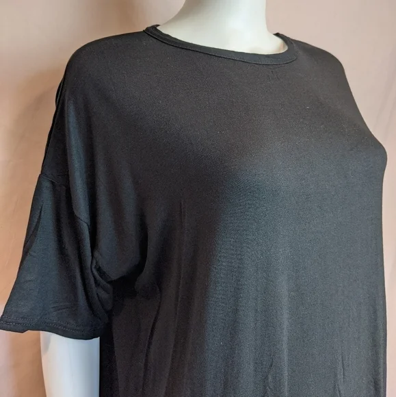 Boohoo Black Basic Oversized Crew Neck Tee - Picture 2 of 5